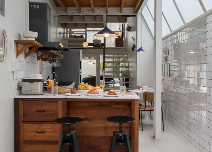 Sunny Three-storyev/wifi/workdesk/fullkitchen