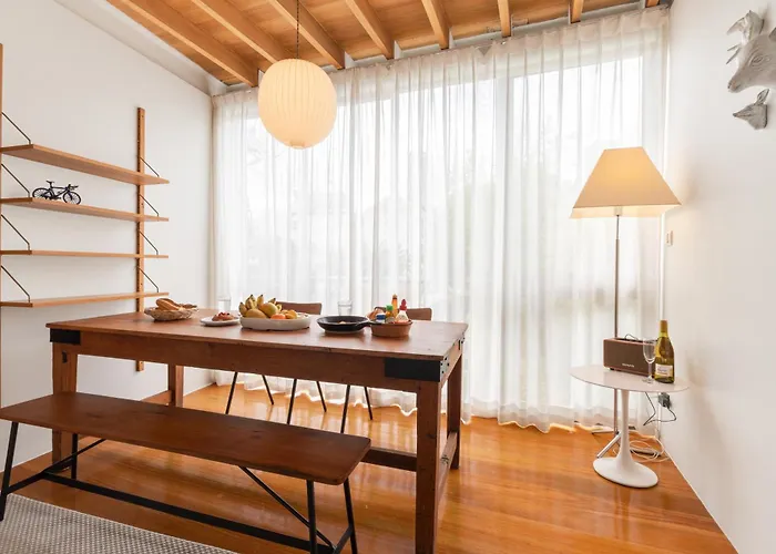 Sunny Three-storyev/wifi/workdesk/fullkitchen *