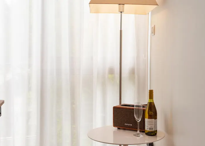 度假居 Sunny Three-storyev/wifi/workdesk/fullkitchen 曼谷