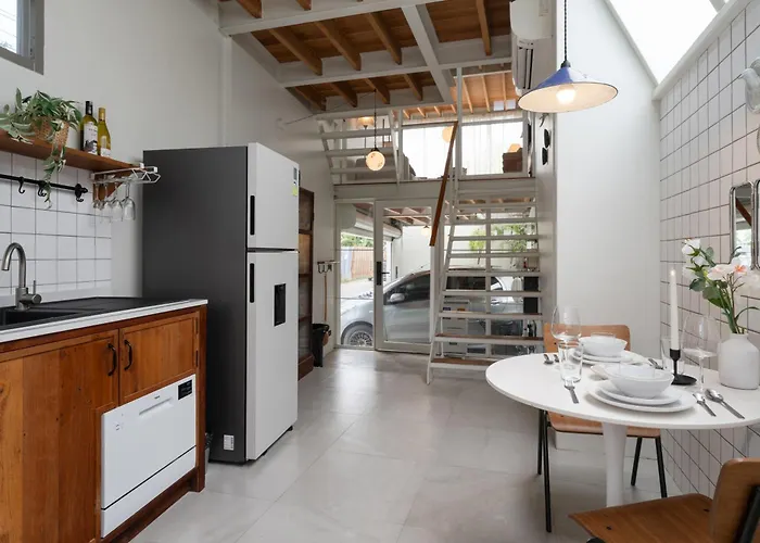 Sunny Three-storyev/wifi/workdesk/fullkitchen * 曼谷