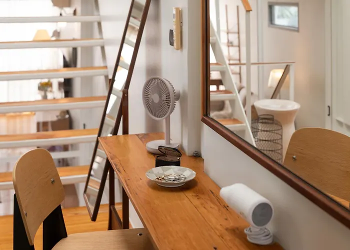 Sunny Three-storyev/wifi/workdesk/fullkitchen *